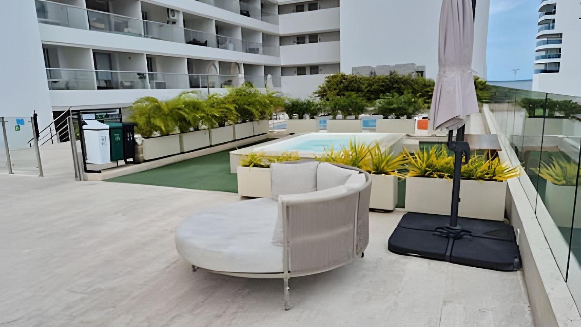 Escape To Paradise In Beautiful Apartment